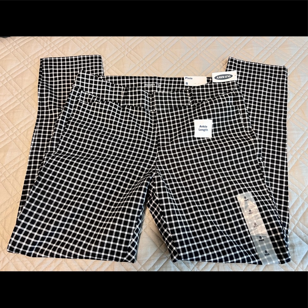 NWT Old Navy Pixie Ankle Chino- Size 8